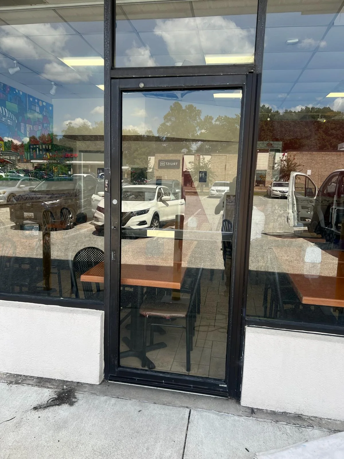 Beltway Safety Glass Repair - Commercial door glass project