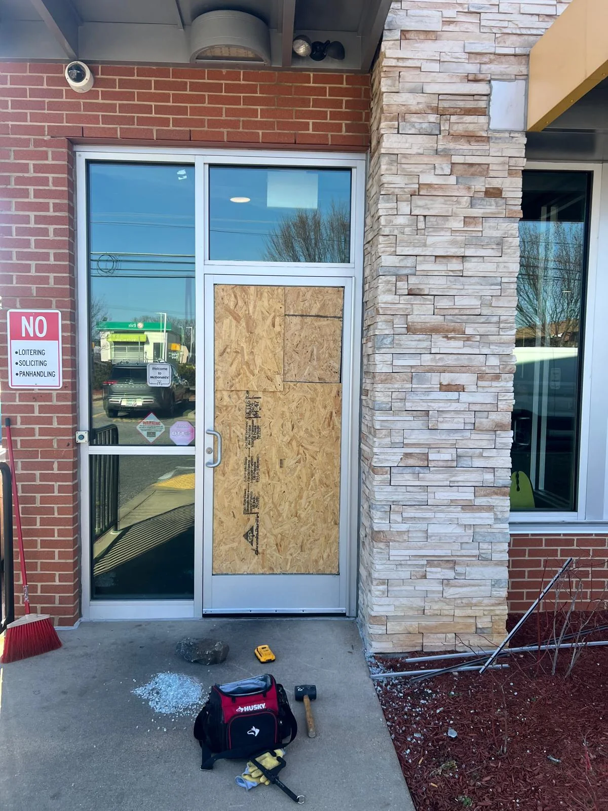Beltway Safety Glass Repair - Emergency storefront board-up and glass securing